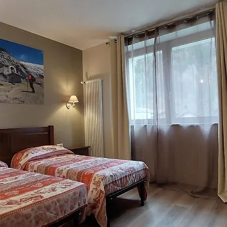 Della Luna فندق