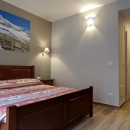 Della Luna Hotel *