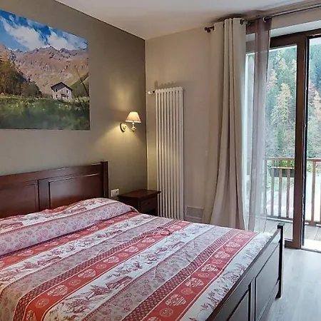 Della Luna Hotel *