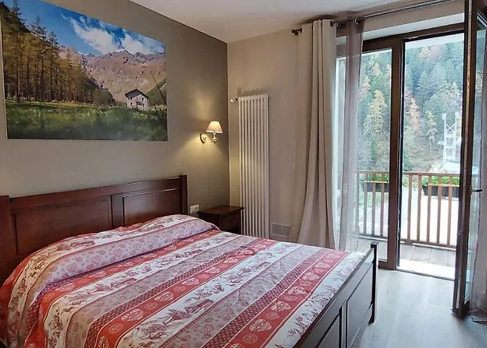 Della Luna Hotel *